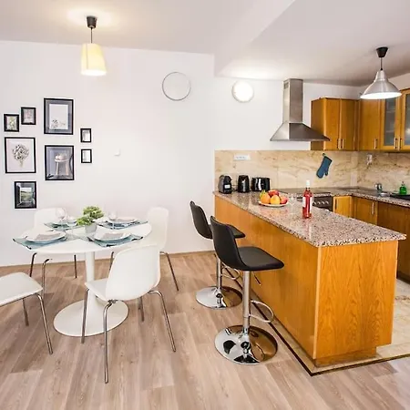 Downtown Ruin Bar Location *